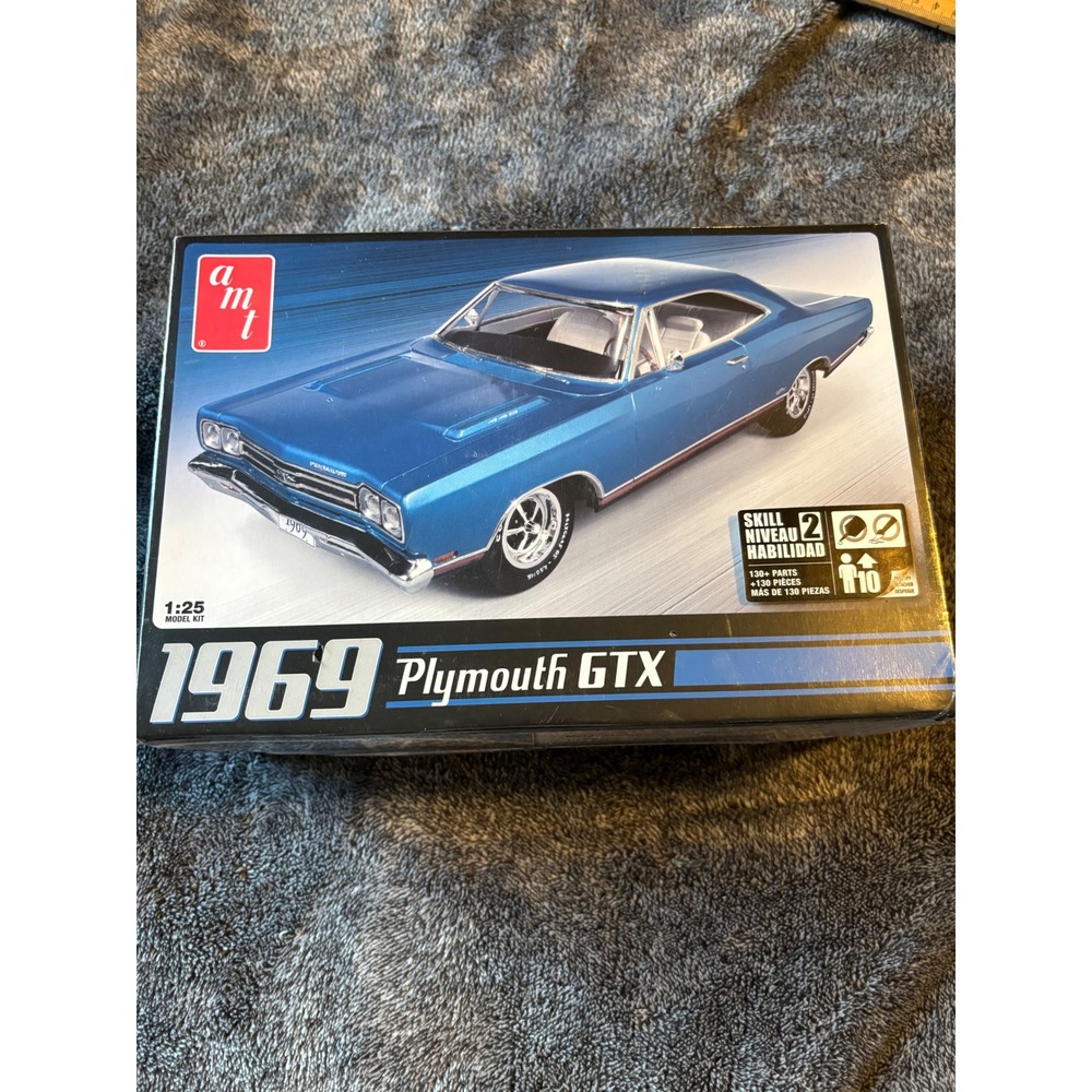 AMT 1969 Plymouth GTX 1:25 Scale Model Car Kit Skill Level 2 AMT686/12 NIB